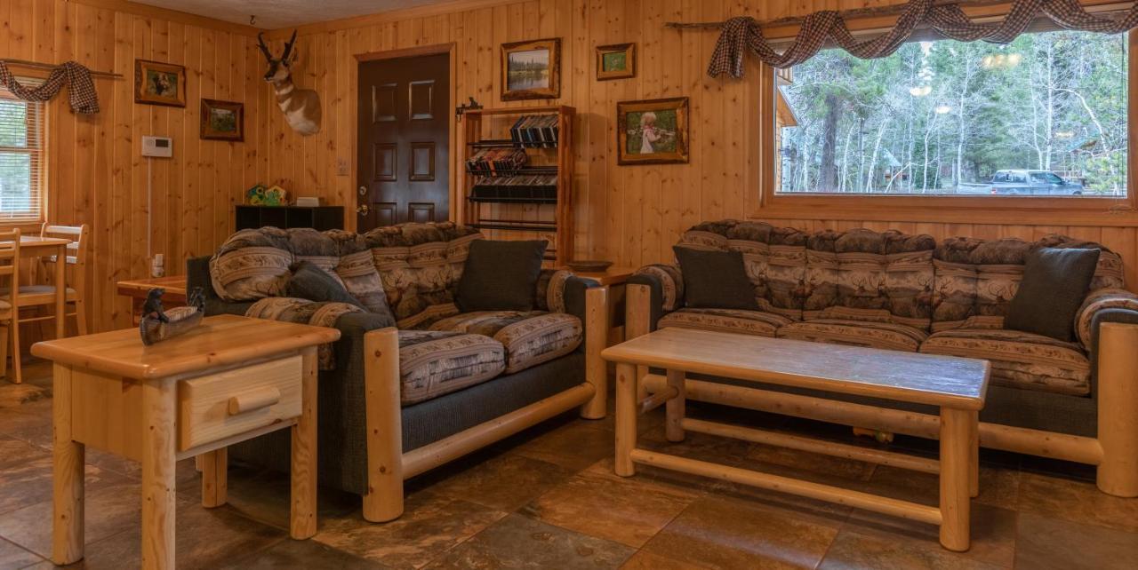 Holiday home Remington Reload By Kabino Hot Tub Firepit Roku Big Yard Driveway Grill Wifi Trails