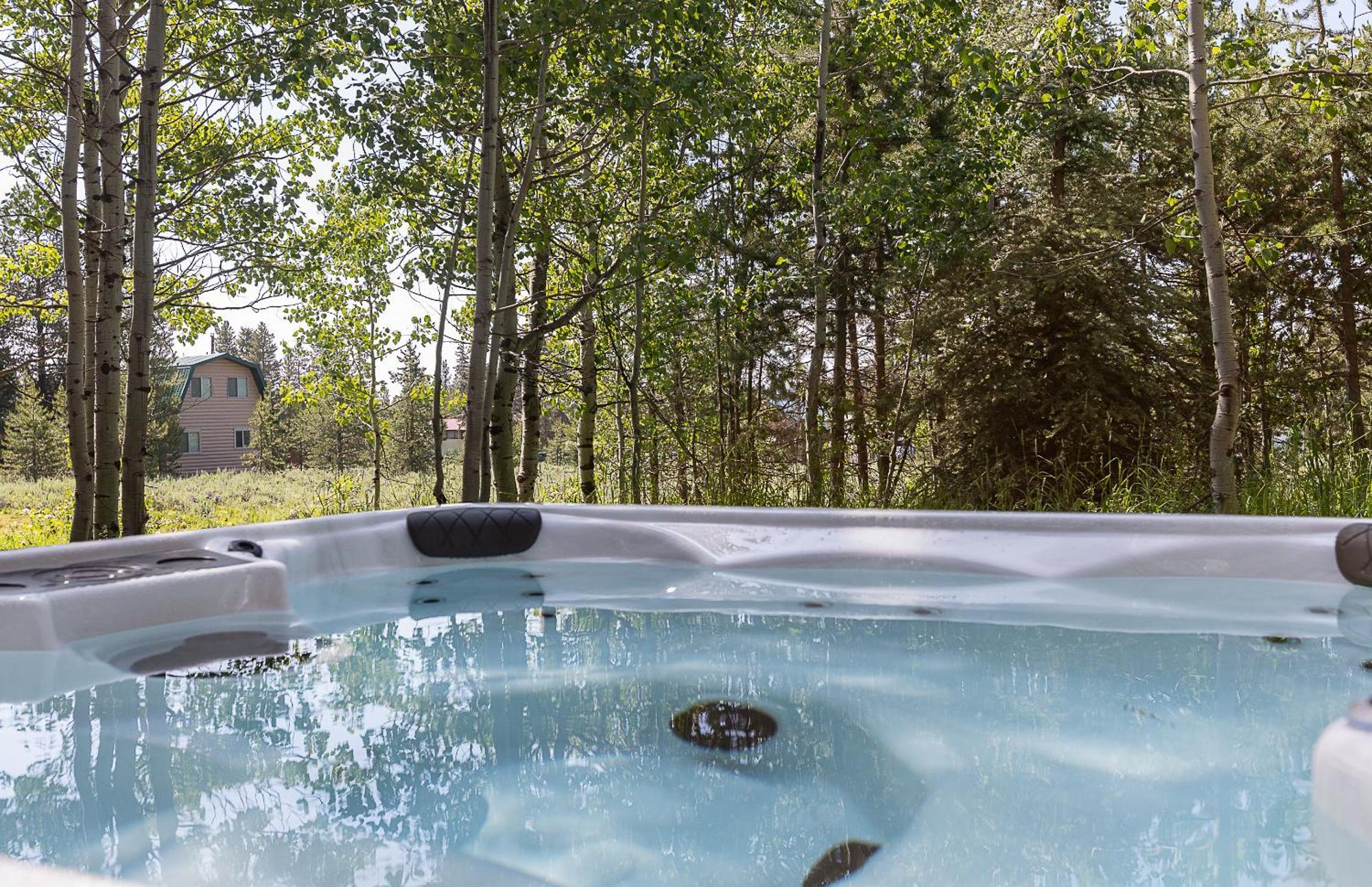 Remington Reload By Kabino Hot Tub Firepit Roku Big Yard Driveway Grill Wifi Trails Holiday home Island Park