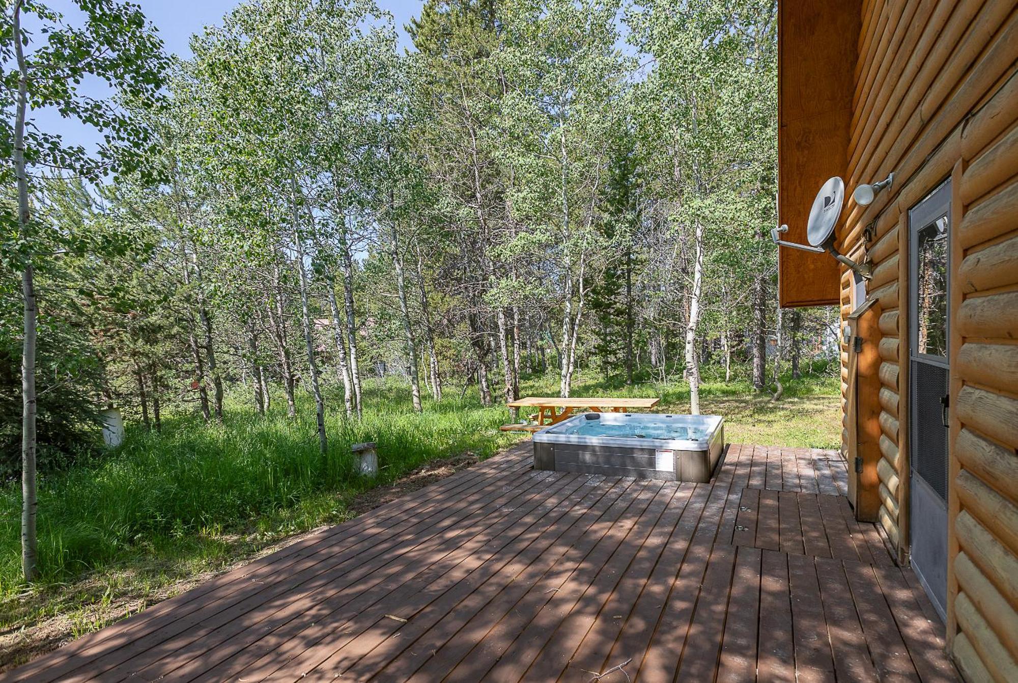 Holiday home Remington Reload By Kabino Hot Tub Firepit Roku Big Yard Driveway Grill Wifi Trails Island Park